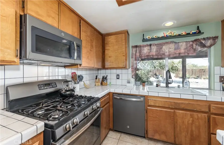 11090 Pinon, Hesperia, CA 92345 - #3
