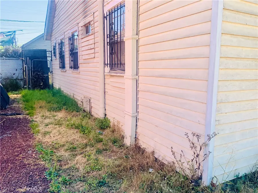 1010 W 77th Street, Los Angeles, CA 90044 - Image #2