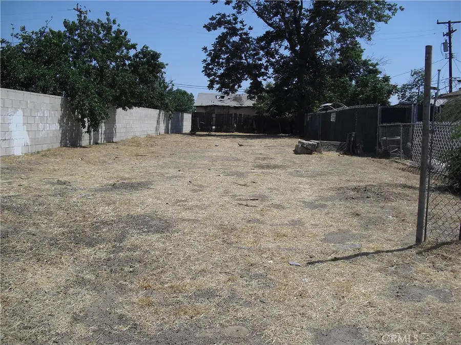 225 E 5th Street, Bakersfield, CA 93307 - #2