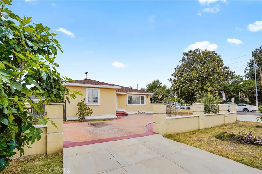 6355 Peach Avenue, Van Nuys, CA 91411 - Image #2