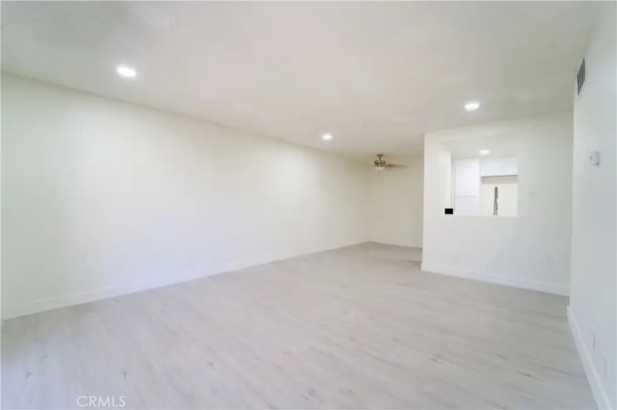 600 W Third St #B211, Santa Ana, CA 92701 - Image #2