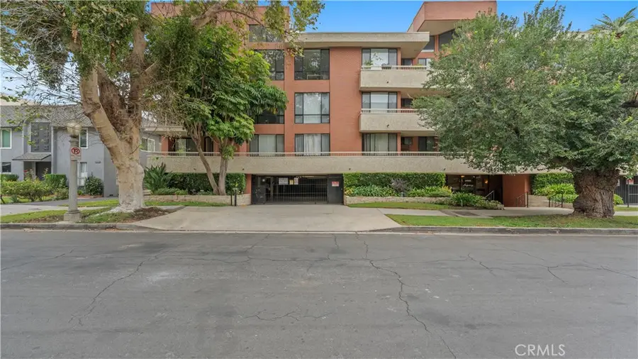 14521 Benefit St #102, Sherman Oaks, CA 91403 - Image #2