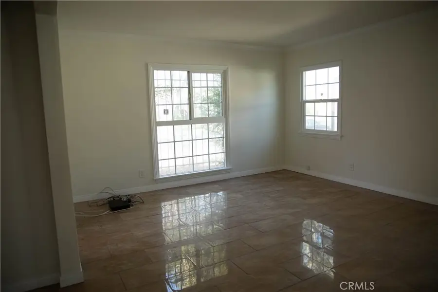 9726 Kauffman Avenue, South Gate, CA 91355 - Image #3