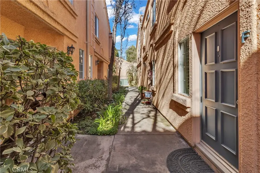 25144 Steinbeck #F, Stevenson Ranch, CA 91381 - #2