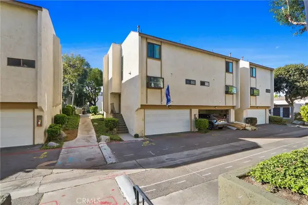 2000 W Palmyra Apt 29, Orange, CA 92868