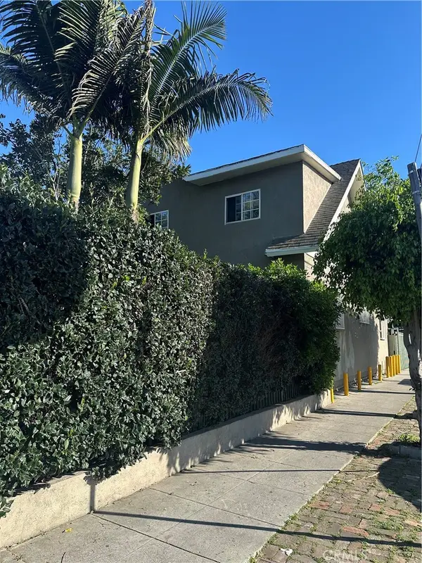 736 W 41st Place, Los Angeles, CA 90037