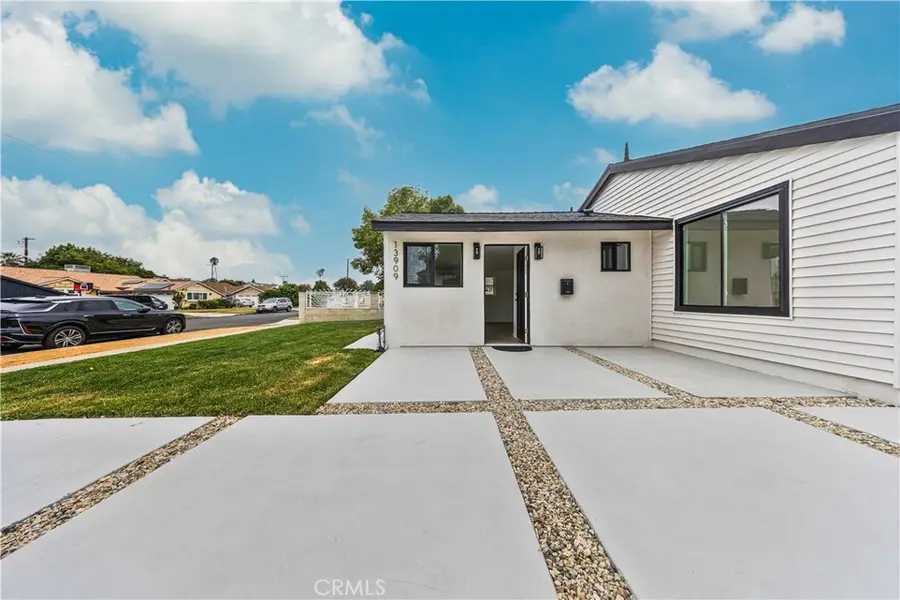 13907 Wyandotte, Van Nuys, CA 91405 - #3