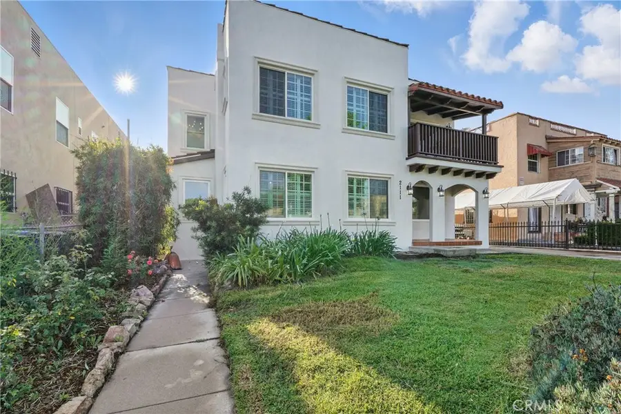 2111 S Bronson, Los Angeles, CA 90018 - #2