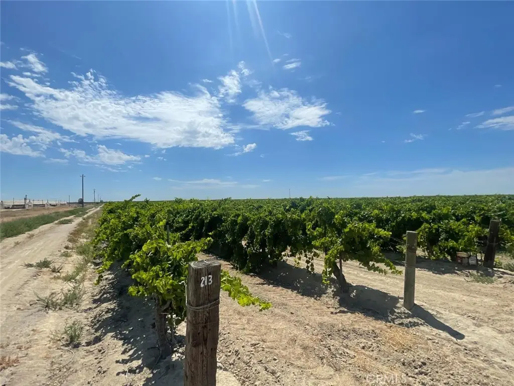 1 S Plumas Avenue, Kerman, CA 93630 - Image #1