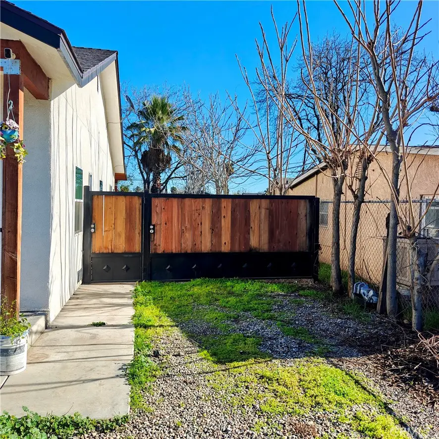 2425 S 10th Street, Fresno, CA 93725 - #2