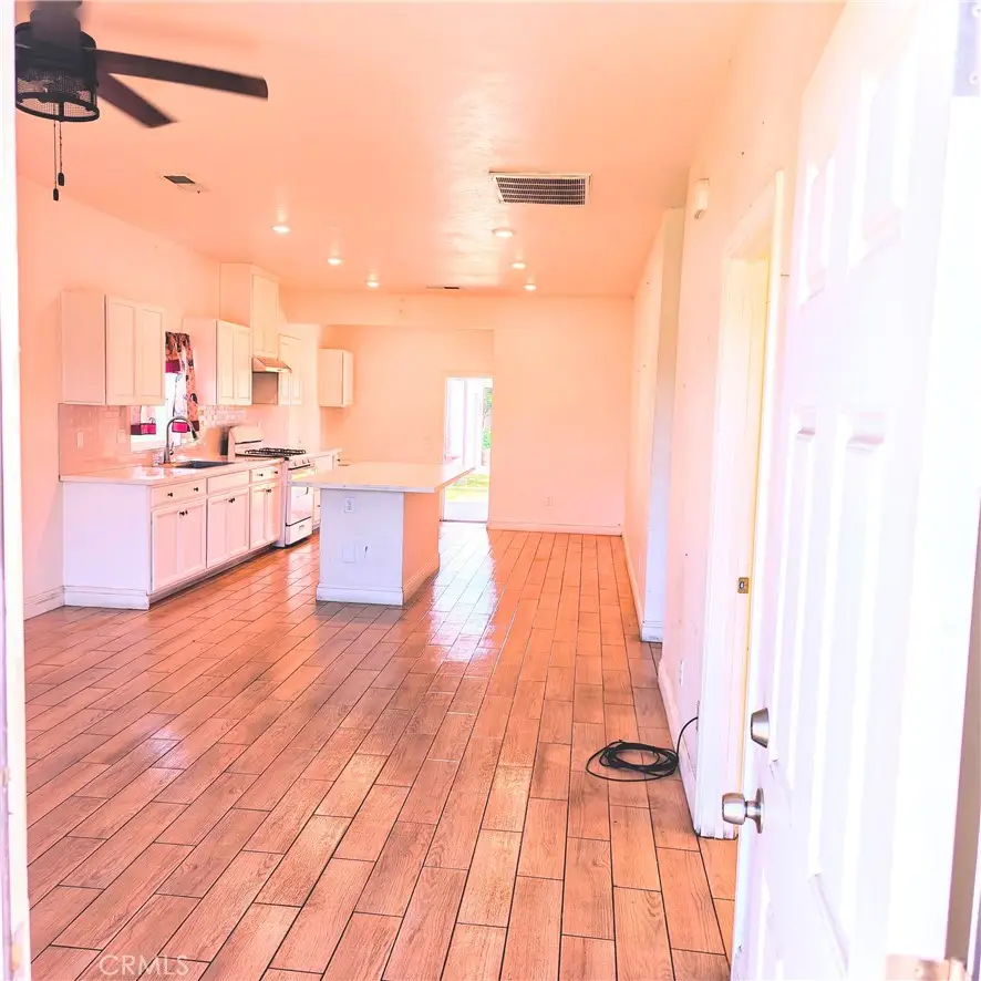 2425 S 10th Street, Fresno, CA 93725 - #3