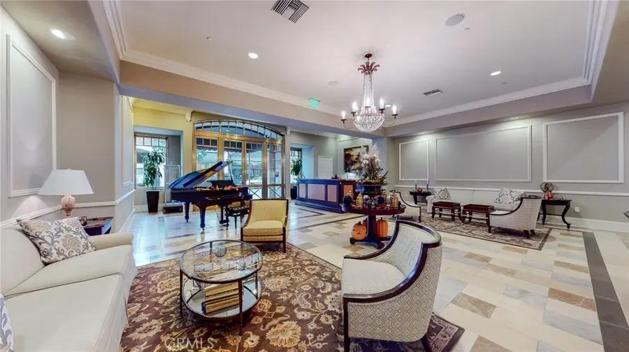 568 Caruso Avenue, Glendale, CA 91210 - #3