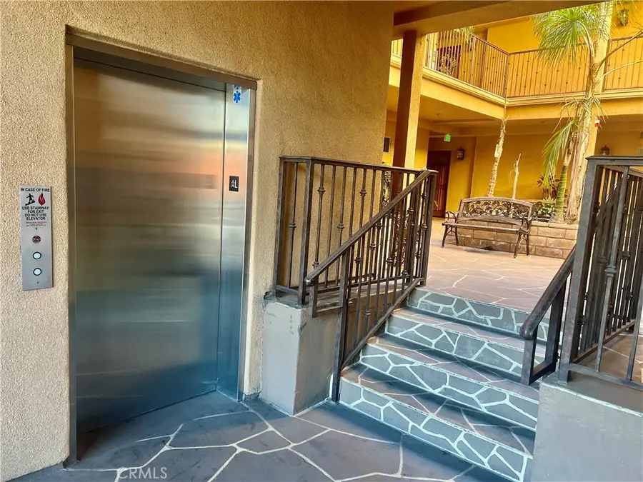 1515 Grismer Avenue #102, Burbank, CA 91504 - Image #2