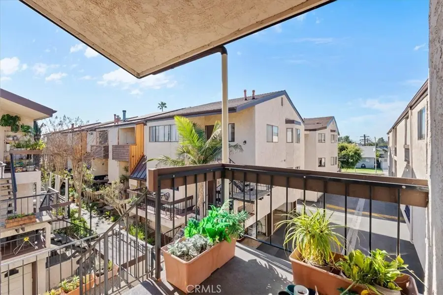 320 Mchenry Road #23, Glendale, CA 91206 - #3