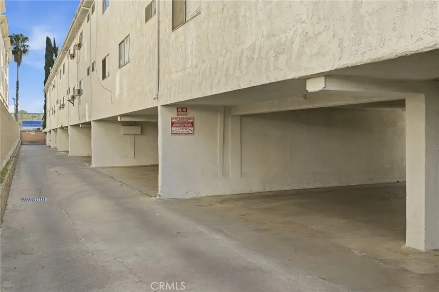 6902 Vesper, Van Nuys, CA 91405 - #2