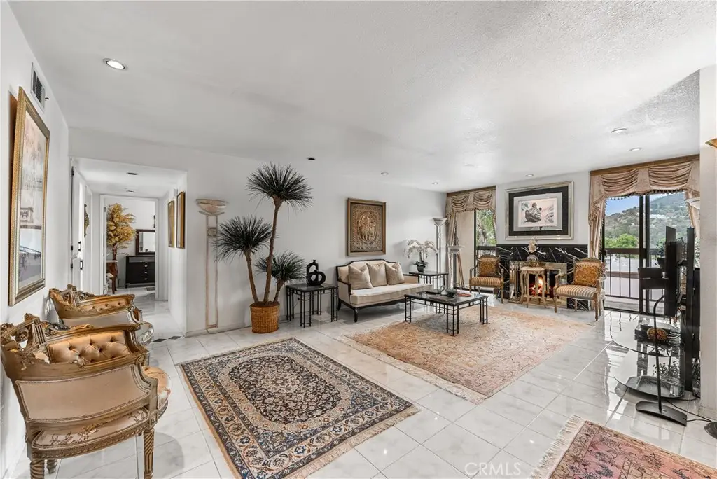 1745 Holly #302, Glendale, CA 91206 - #1