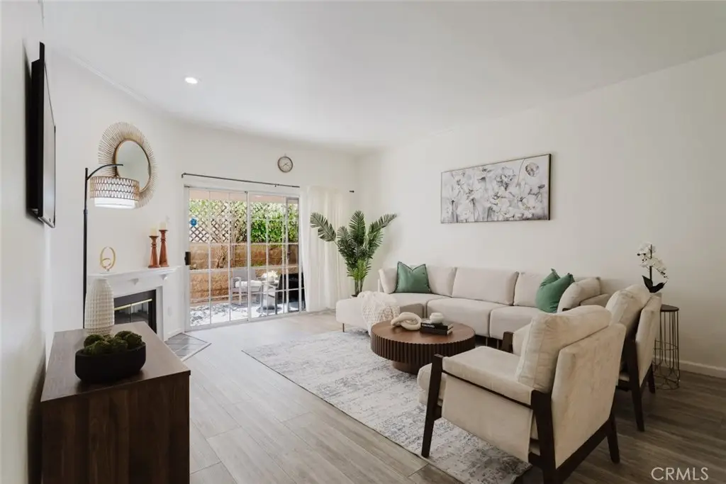 435 E Valencia #105, Burbank, CA 91501 - #1
