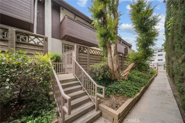 7130 Glade Avenue #J, Canoga Park, CA 91303