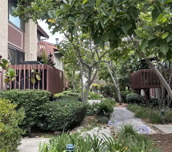 13942 Oxnard Street, Van Nuys, CA 91401