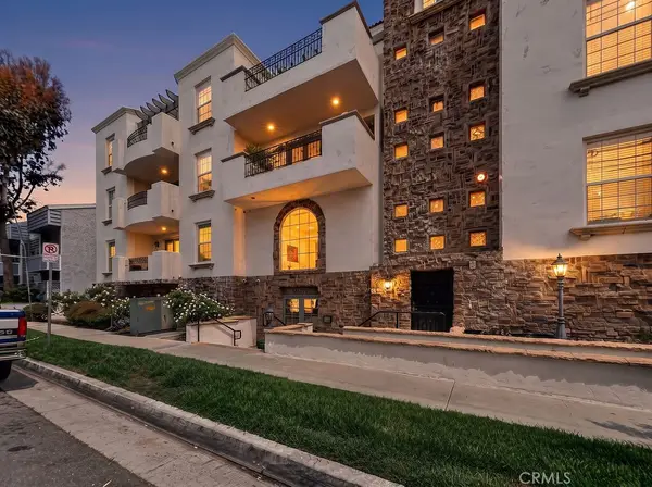 12407 Moorpark Street #104, Studio City, CA 91604
