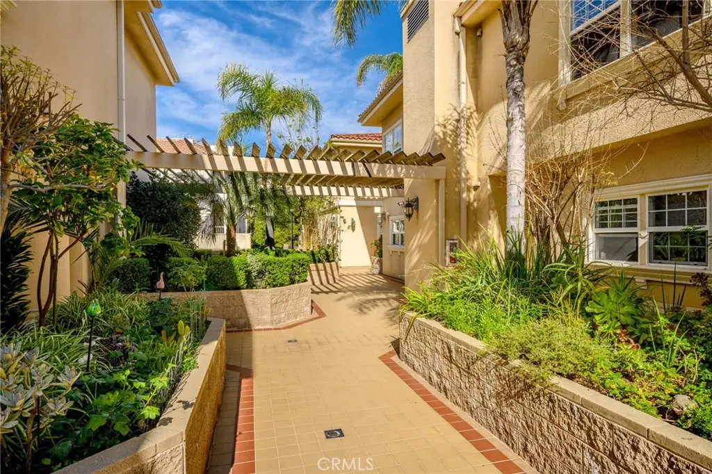 415 E Dryden #110, Glendale, CA 91207 - #1