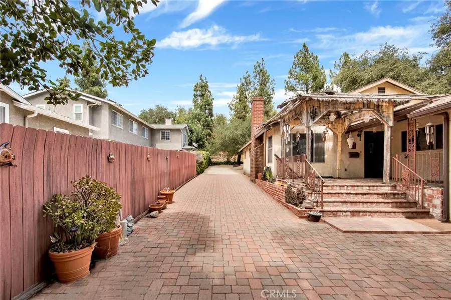 3255 Montrose, Glendale, CA 91214 - #3