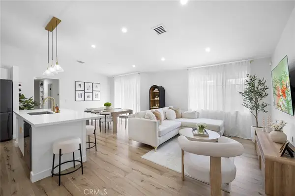 11300 Foothill Boulevard #63, Lakeview Terrace, CA 91342