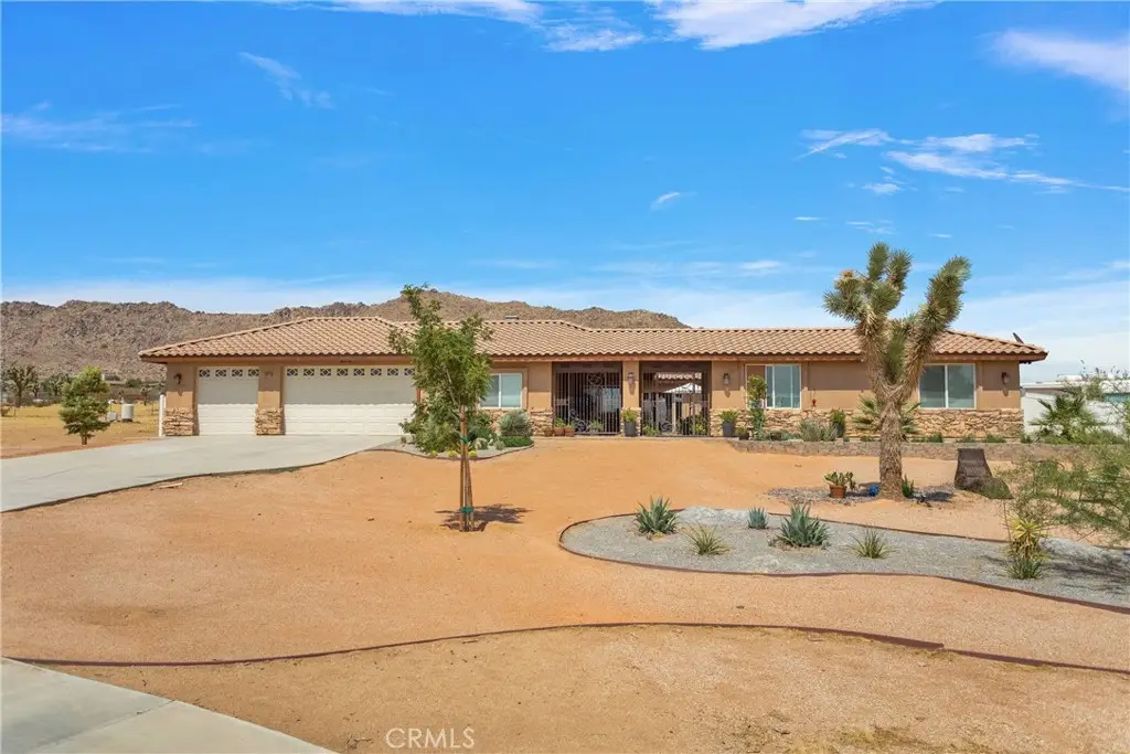 16323 Shirwaun Road, Apple Valley, CA 92307 - Image #1