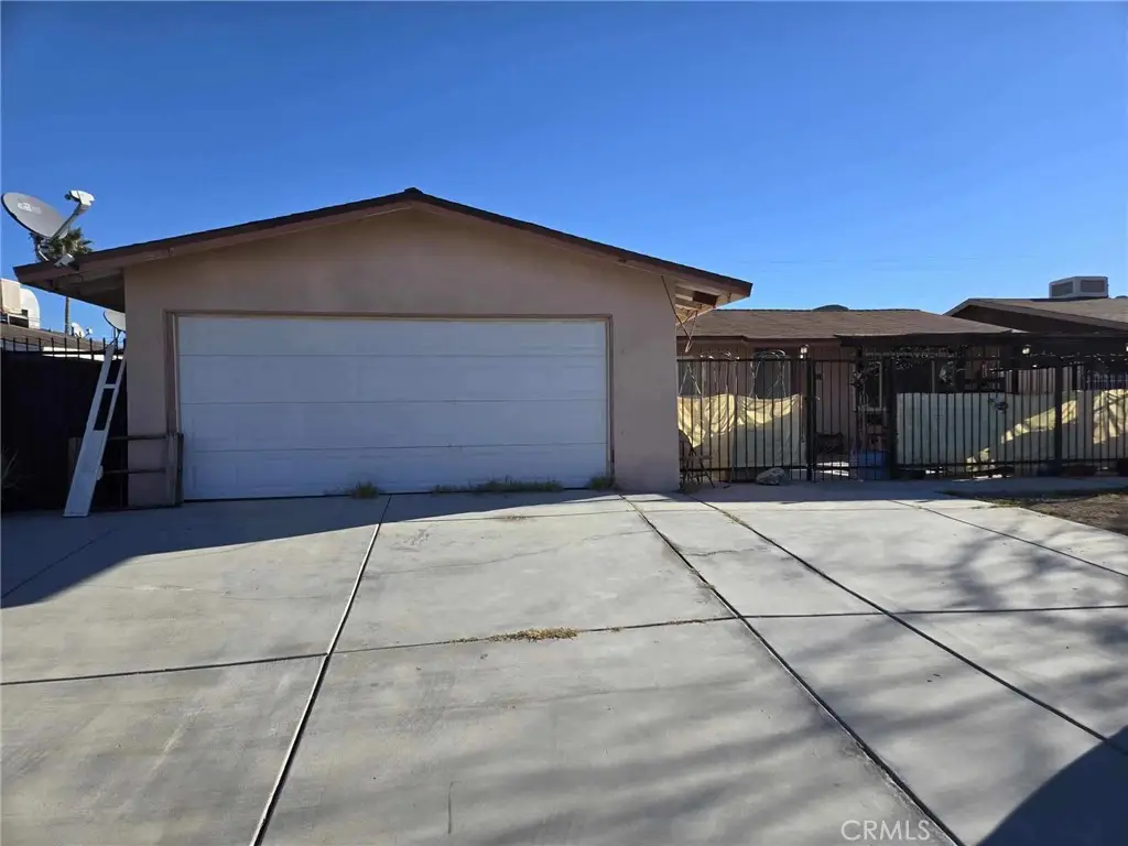 217 Plaimor Avenue, Barstow, CA 92311 - Image #1