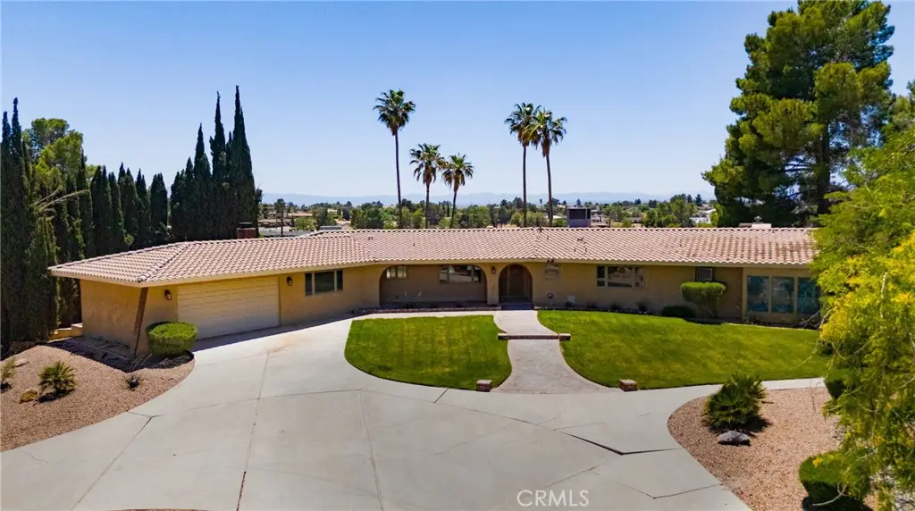 19459 Shasta Road, Apple Valley, CA 92307 - Image #1