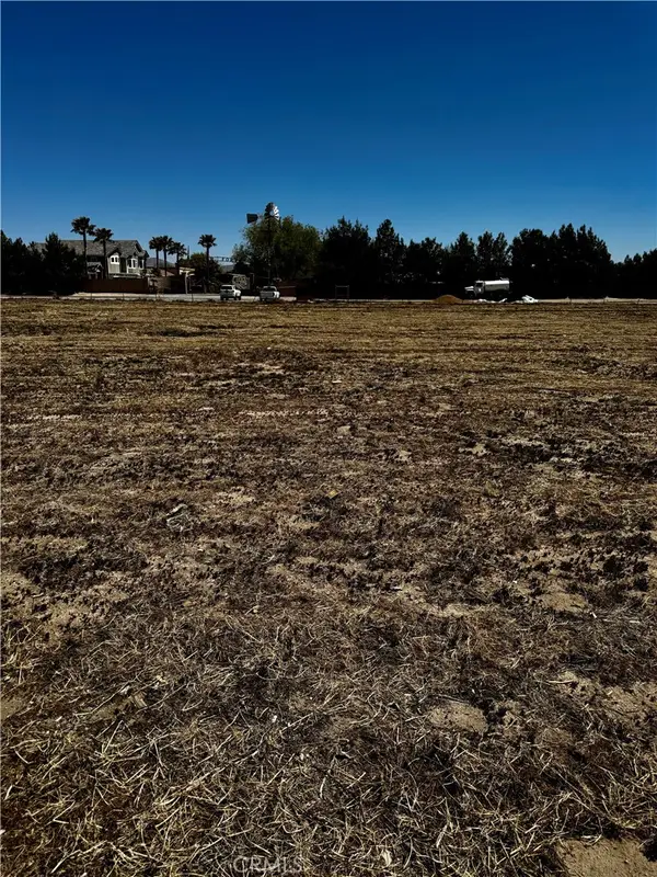 1 Clearview Drive, Apple Valley, CA 92308