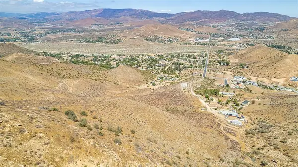 6 Vic Calmgarden Road, Acton, CA 93510