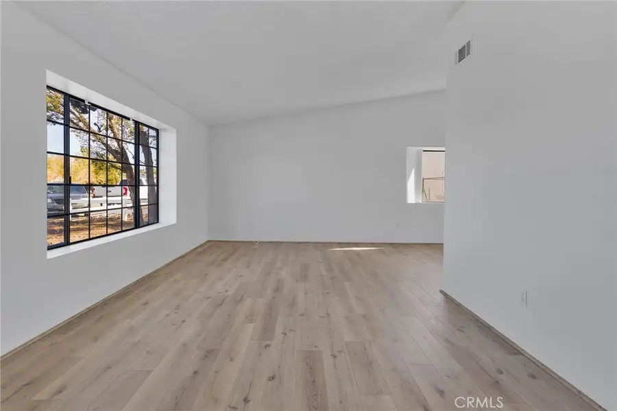 18037 Mondamon, Apple Valley, CA 92307 - Image #3