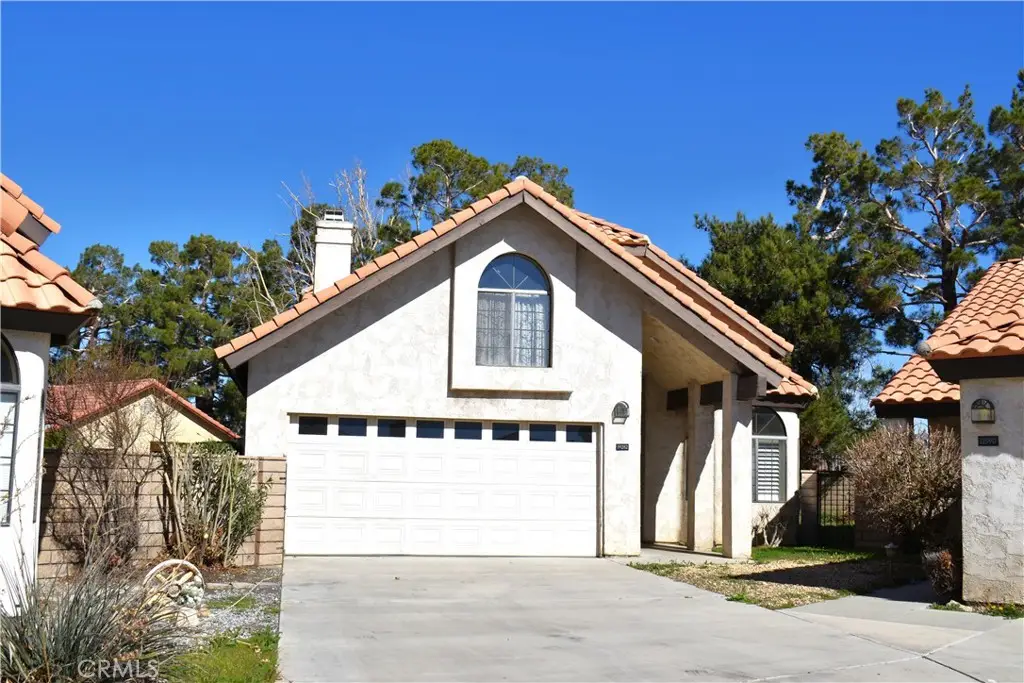 19282 Pine Way, Apple Valley, CA 92308 - #1