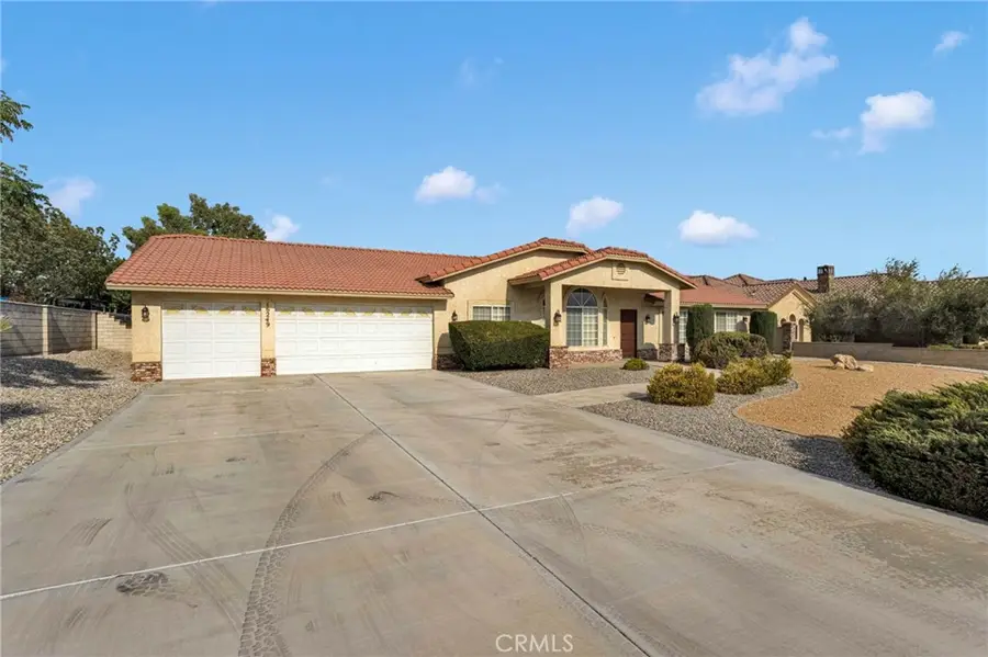 16249 Crown Valley Drive, Apple Valley, CA 92307 - #3