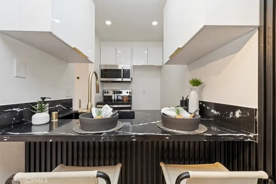 320 S Ardmore #233, Los Angeles, CA 90020 - Image #2