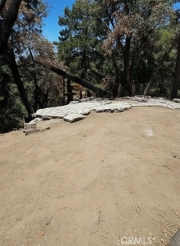 1102 Chateau, Crestline, CA 92325