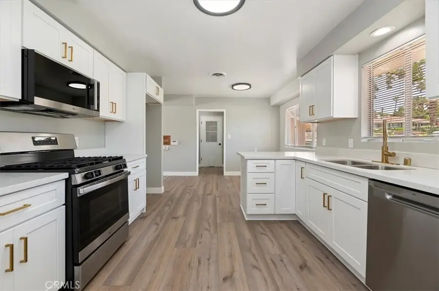 2111 Elsinore Road, Riverside, CA 92506 - Image #3