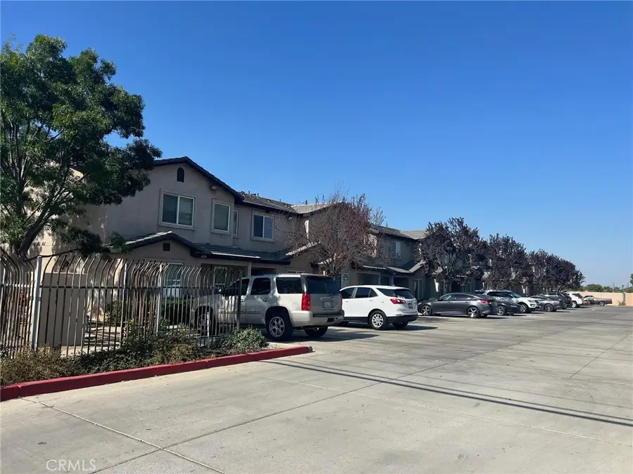 460 Oswell St, Bakersfield, CA 93307 - #2