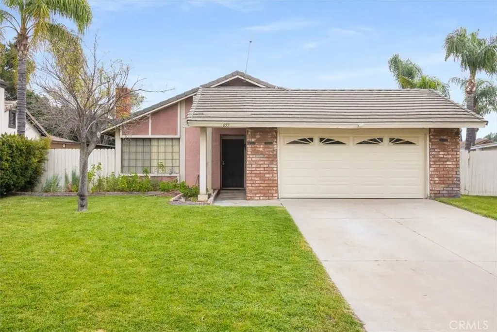 697 S Smoketree, Bloomington, CA 92316 - #1
