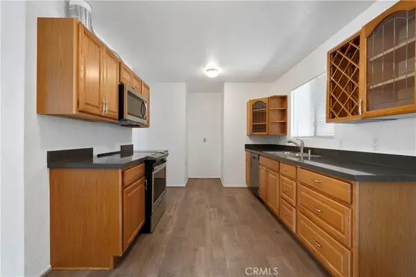 1909 N Summit, Pasadena, CA 91103