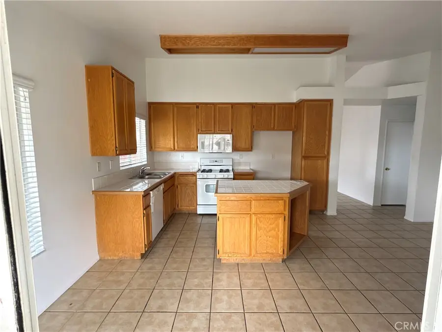 3529 N Live Oak, Rialto, CA 92377 - #3