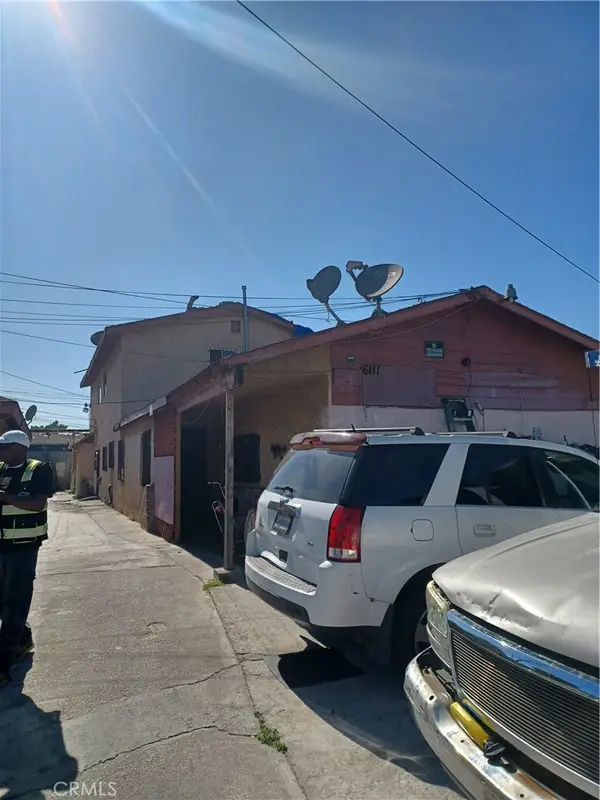 6111 Menlo, Los Angeles, CA 90044