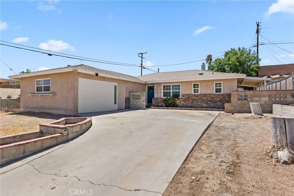 660 E Mountain View Street, Barstow, CA 92311 - #1