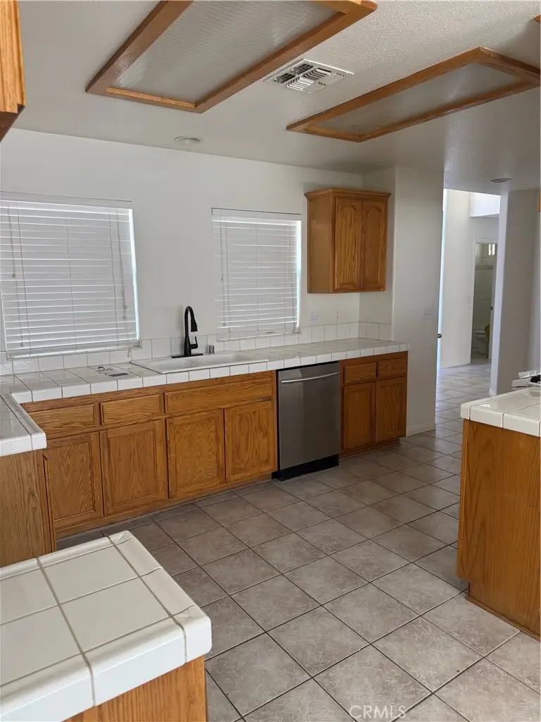 57106 Selecta, Yucca Valley, CA 92284 - #3