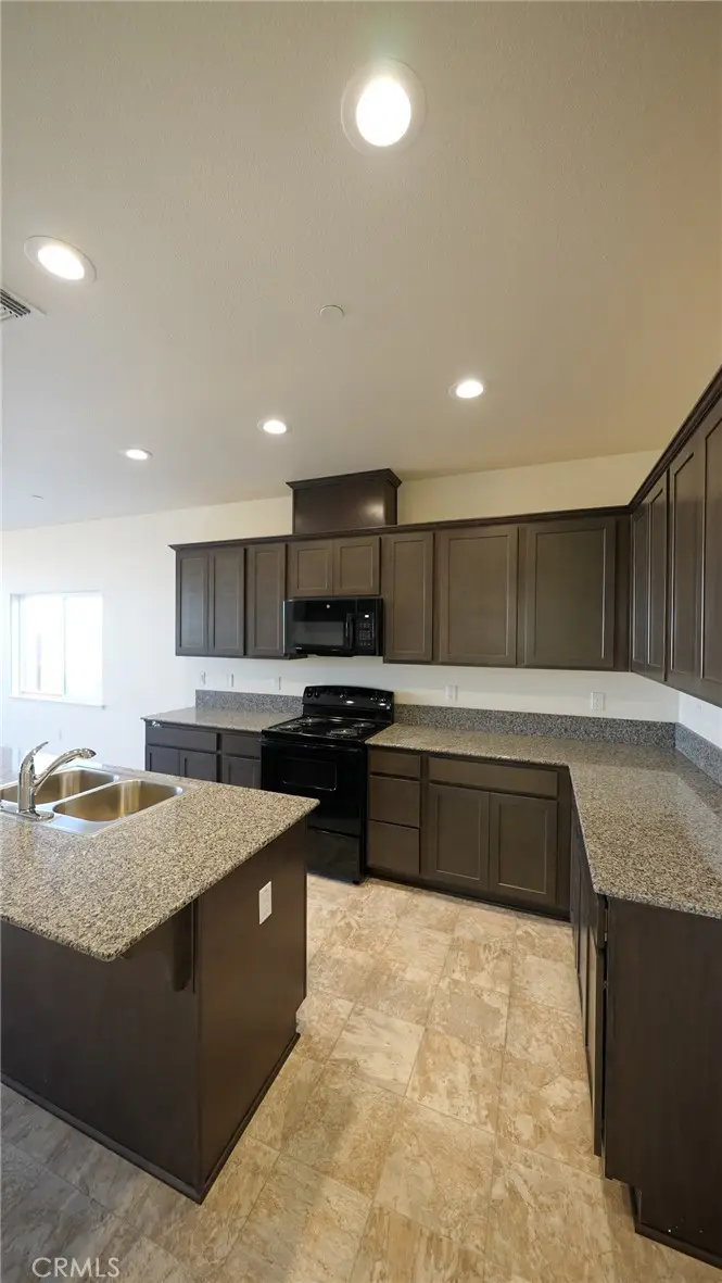 3155 Yuba River Dr., Merced, CA 95341 - #3