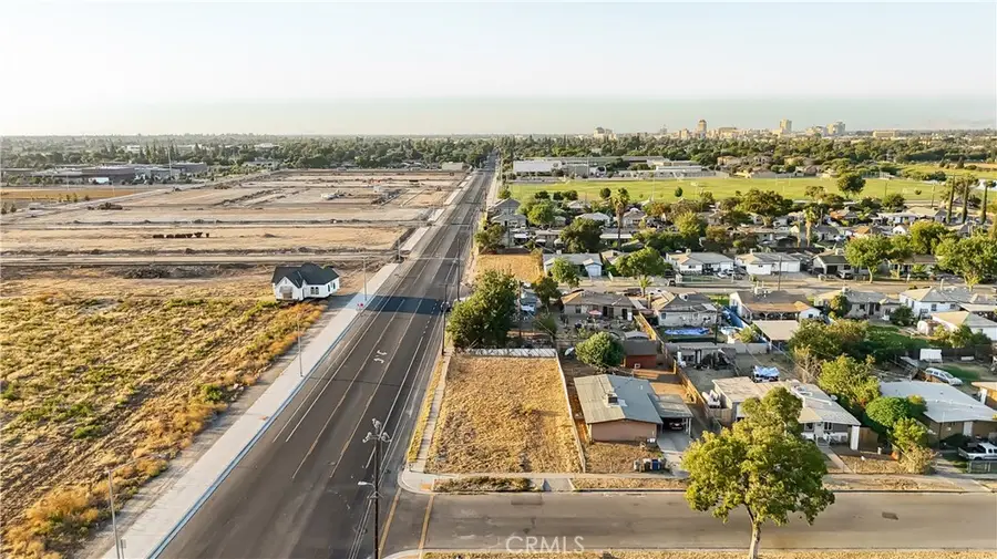 903 E Garrett Avenue, Fresno, CA 93706 - #3