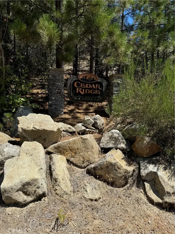 8 N Cedar Vista Circle N, Bass Lake, CA 93604