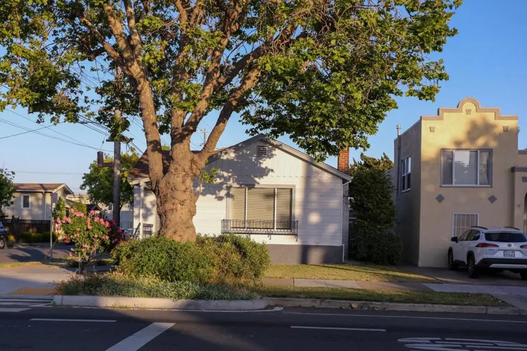 2570 Havenscourt Boulevard, Oakland, CA 94605 - Image #1