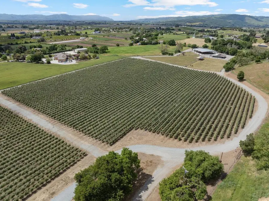 804 Comstock Road, Hollister, CA 95023 - Image #3